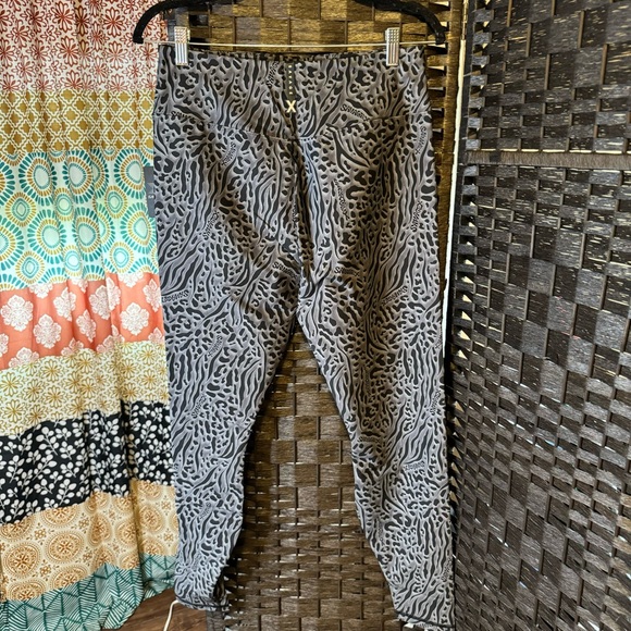 Savage X Fenty Locked & Lifted High Waist Legging XL - Picture 3 of 9